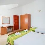 Annie Apartment Postira